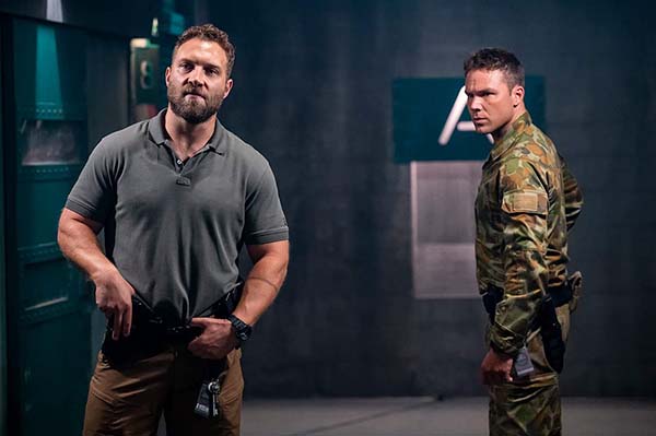 Jai Courtney et Lincoln Lewis dans Black Site (2022)