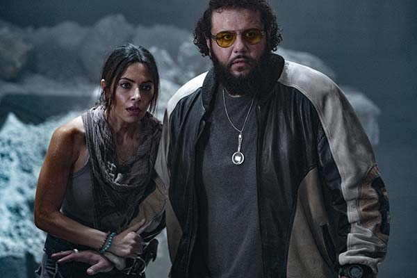 Sarah Shahi et Mohammed Amer dans Black Adam (2022)
