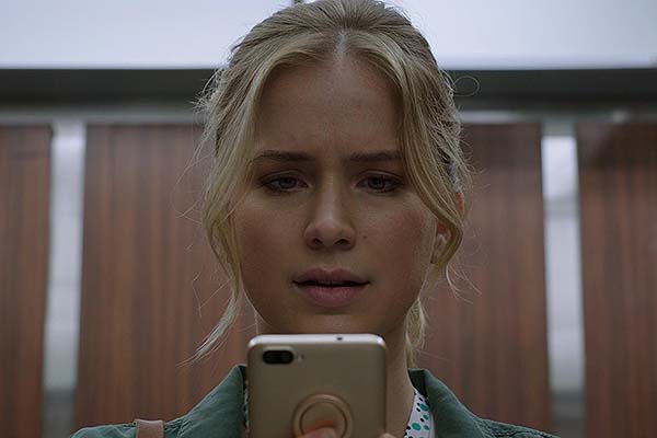 Elizabeth Lail dans Countdown (2019)