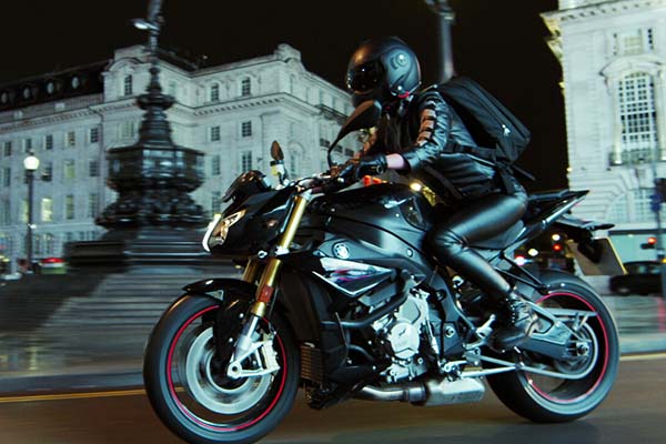 Olga Kurylenko dans The Courier (2019)