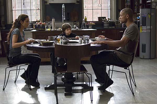 Alice Braga, Charlie Tahan et Will Smith dans I Am Legend (2007)