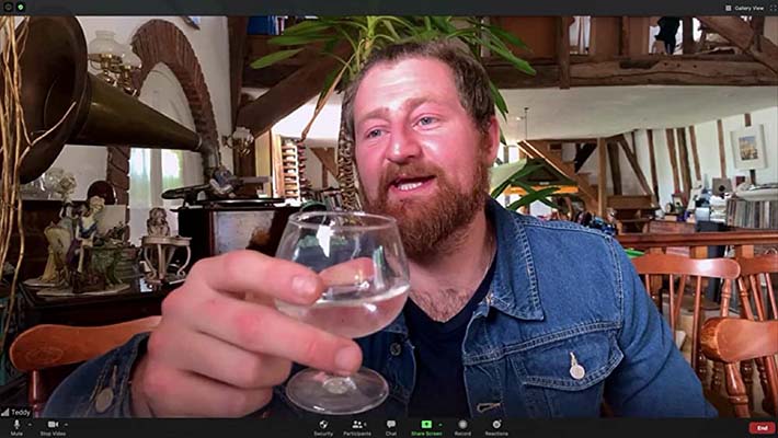 Edward Linard dans Host (2020)