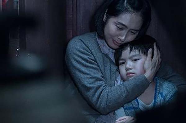 Athena Chu dans Lingering (2018)