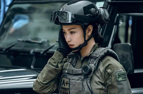 Ni Ni dans Shock Wave 2 (2020)