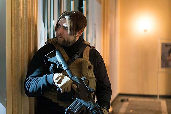 Weston Cage dans Code 211 (2018)