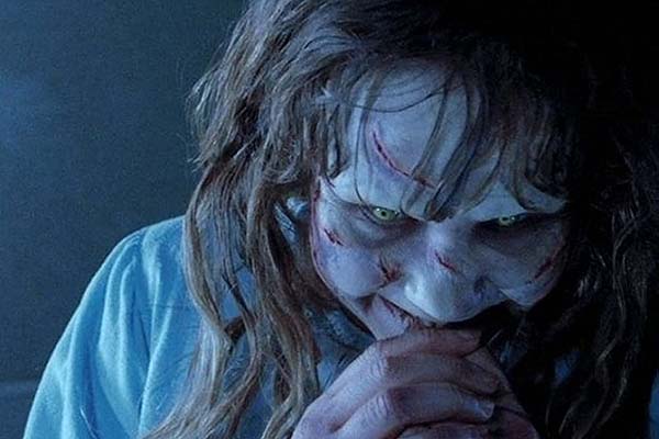 Linda Blair dans The Exorcist (1973)
