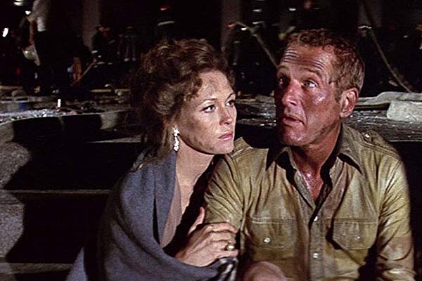 Faye Dunaway et Paul Newman dans The Towering Inferno (1974)