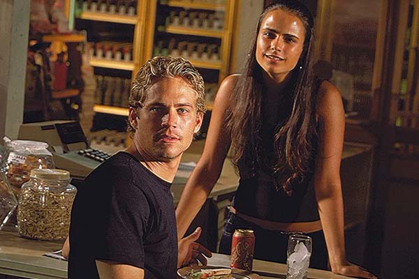 Paul Walker et Jordana Brewster dans The Fast and the Furious