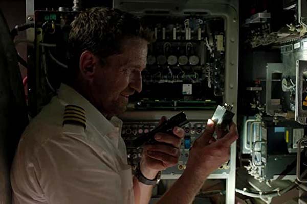 Gerard Butler dans Mayday (2023)