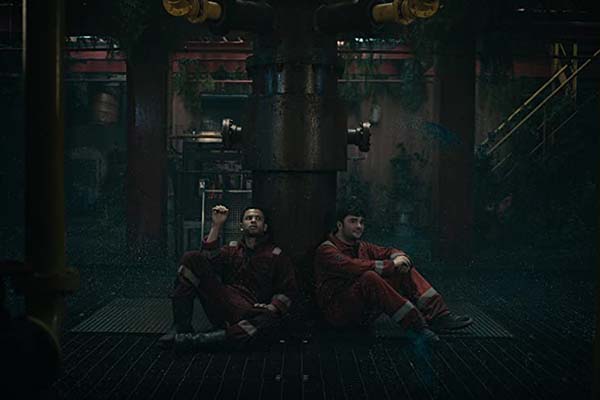 Calvin Demba et Cameron Fulton dans The Rig (2023)