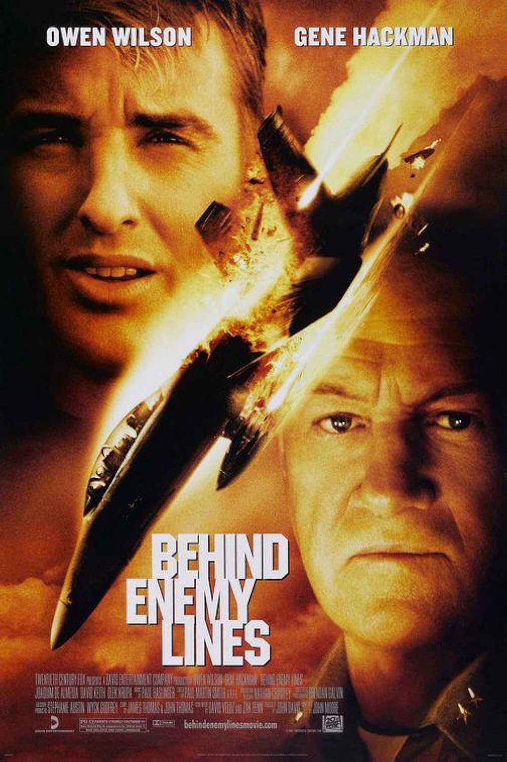 Affiche alternative du film Behind Enemy Lines (2001) montrant Owen Wilson et Gene Hackman sur fond d’explosion aérienne, symbolisant la confrontation entre action spectaculaire et autorité militaire.
