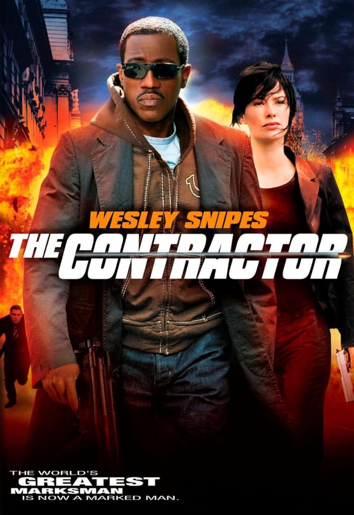 Affiche du film The Contractor montrant Wesley Snipes armé dans une ambiance nocturne urbaine et tendue.